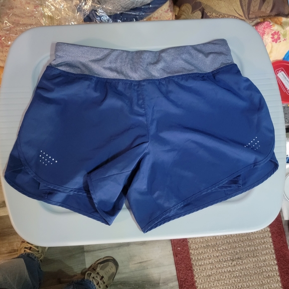 Avia womens work out shorts. 4/6 - Picture 3 of 6